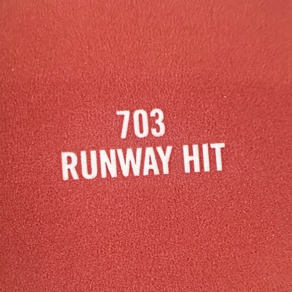 βοΈ RUNWAY HIT a MAC RETRO MATTE LIPSTICK. RETAIL $23. **NEW IN THE BOX. - Picture 13 of 13